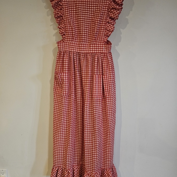 Gingham Ruffled Kitchen Apron in Red - Picture 2 of 7